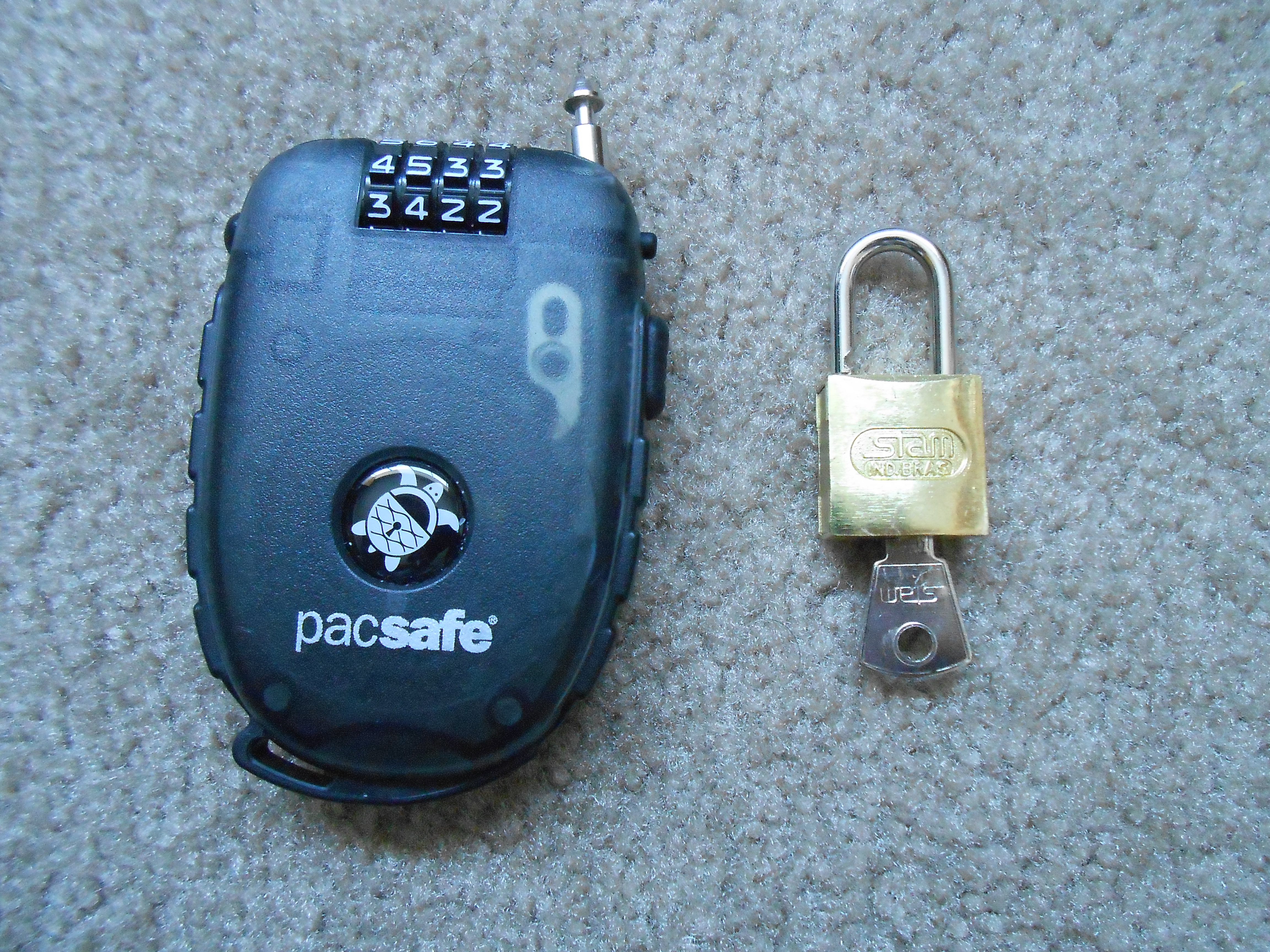 Small padlock and retractable lock